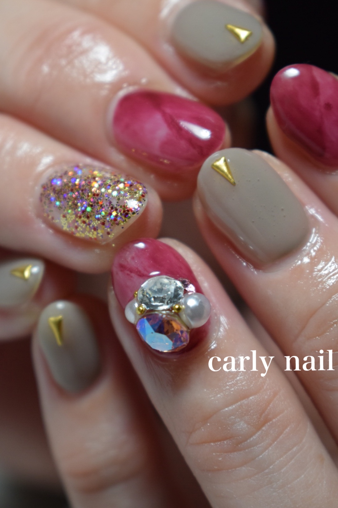 イベントにピッタリ Vカットストーンネイル Carly Nail 岐阜県岐阜市の人気ネイルサロン スクールのカーリーネイル
